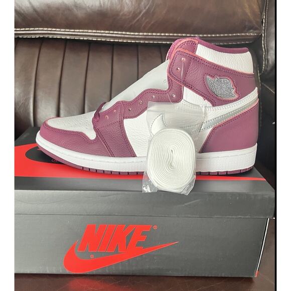 Nike Air Jordan 1 Retro High OG Bordeaux 555088-611 Size 11